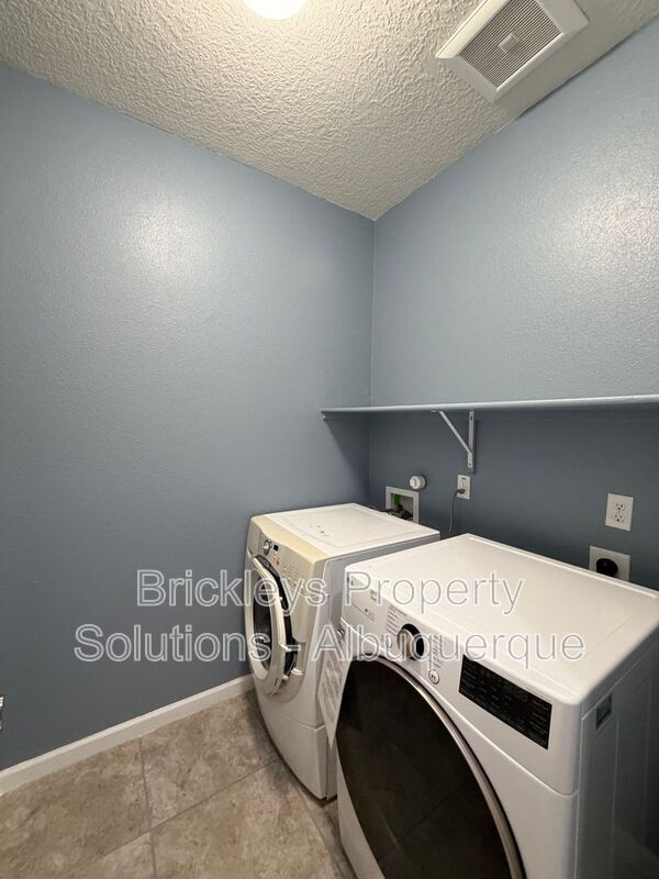 Building Photo - 2861 Walsh Loop SE