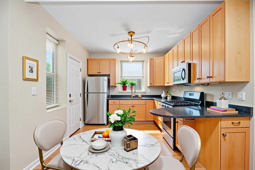 Building Photo - 1243 W Rosemont Ave