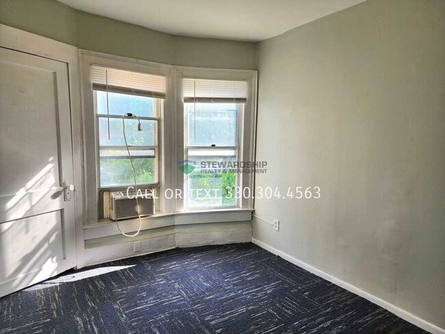 Building Photo - 147 Rhodes Ave