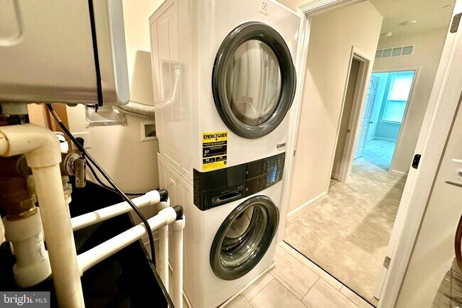 Building Photo - 1212 Parker Blvd