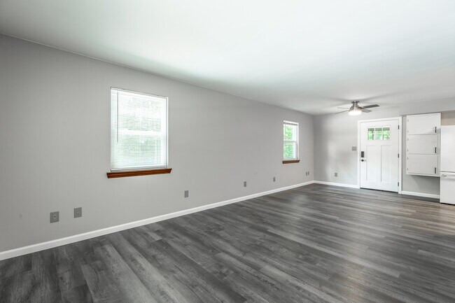 Building Photo - 7710 Short Tail Springs Rd