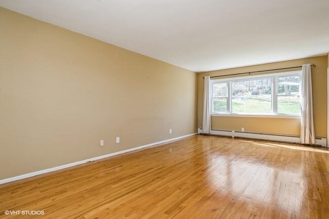 Building Photo - 126 Linden Ln