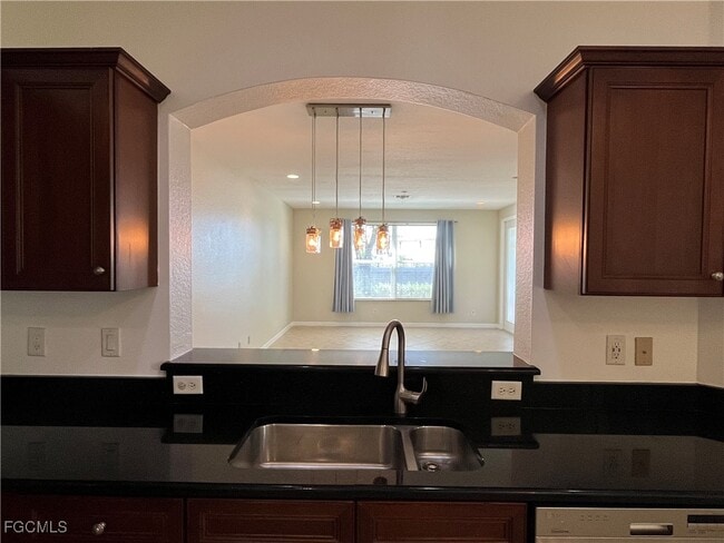 Building Photo - 9999 Chiana Cir