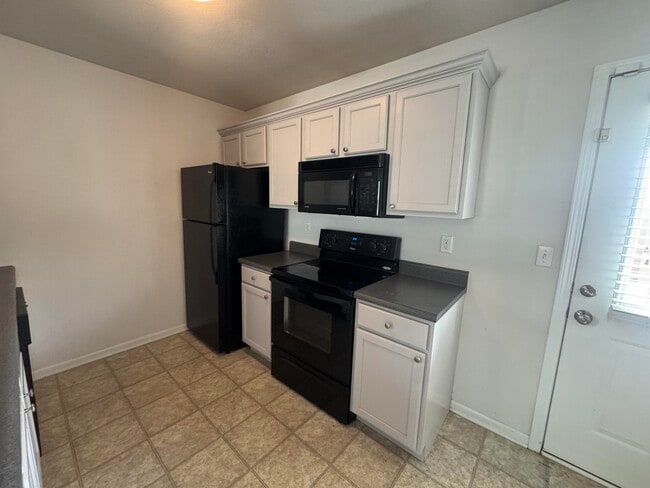 Building Photo - 3308 E St Charles Rd