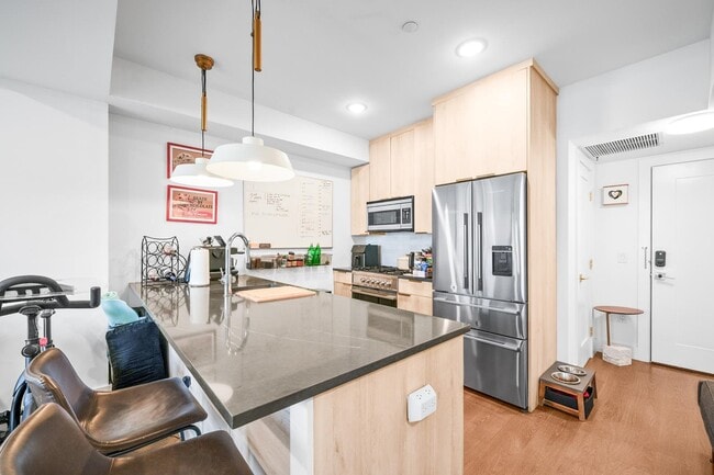 Building Photo - 386 5th St