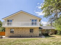 Building Photo - Stunningly Renovated Residence in the Colu...