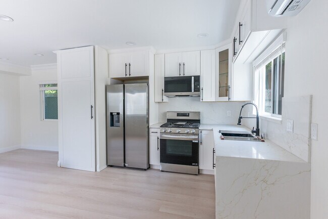 Building Photo - 130 S Harper Ave