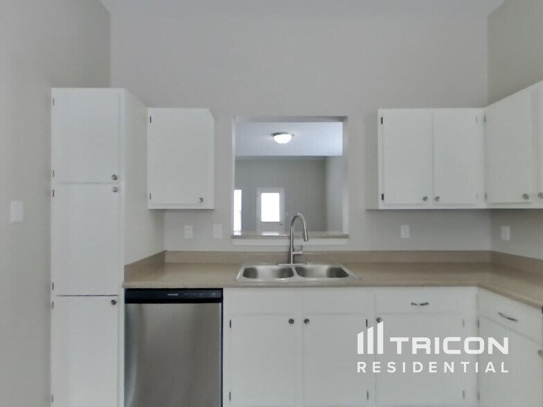 Building Photo - 484 Brookstone Dr