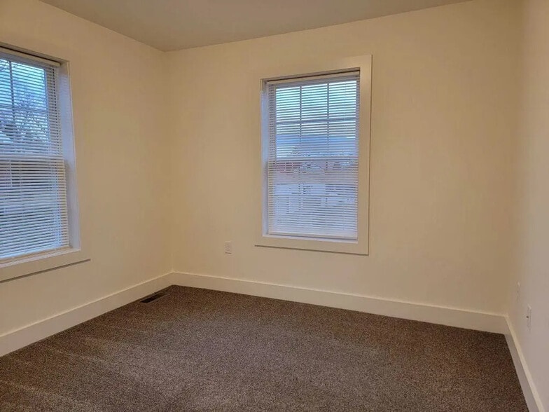 Building Photo - 16 Burk Ct