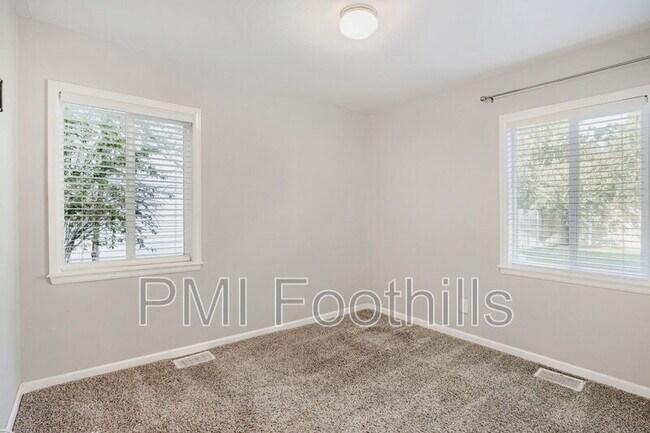 Building Photo - 2949 S Dexter Way