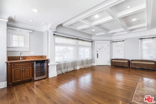 Building Photo - 2230 W 30th St