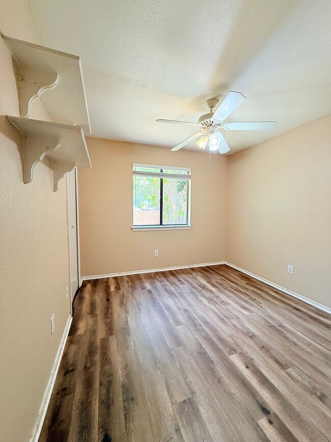 Building Photo - 3401 W Sage Ct