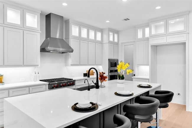 Building Photo - 10437 Milkweed Ct