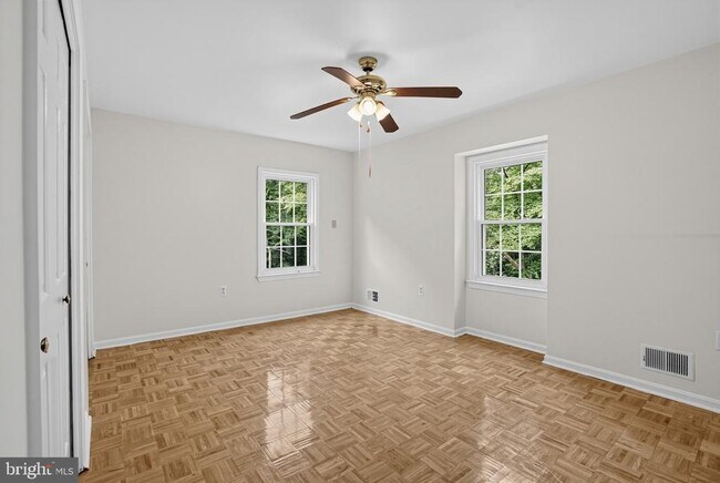 Building Photo - 6401 Wolf Run Hunt Ct