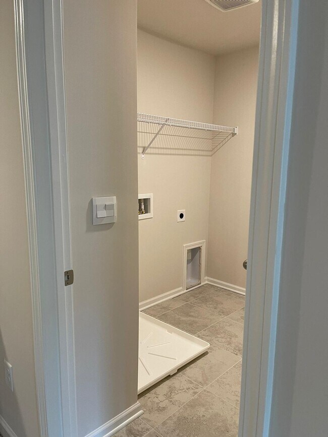 Building Photo - 1186 Arrowlake Rd