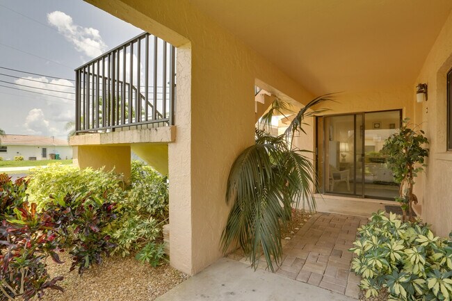 Building Photo - 3722 SE 12th Ave