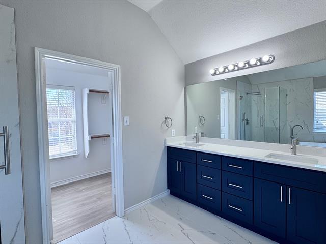 Building Photo - 9520 Water Tree Dr