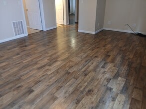 Building Photo - 606 W College St