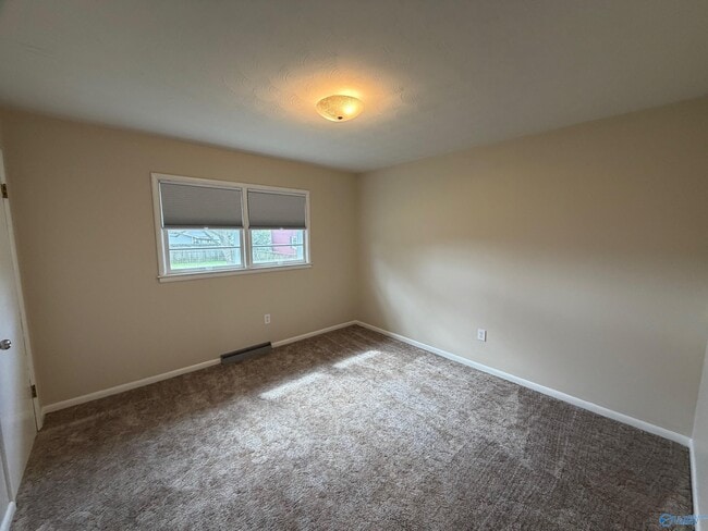 Building Photo - 900 Barclift St NW