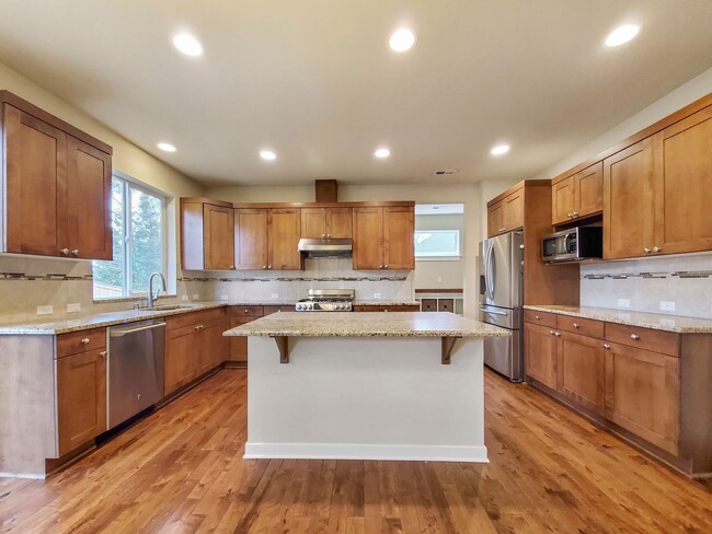 Building Photo - Convenient location near I-405 across from...