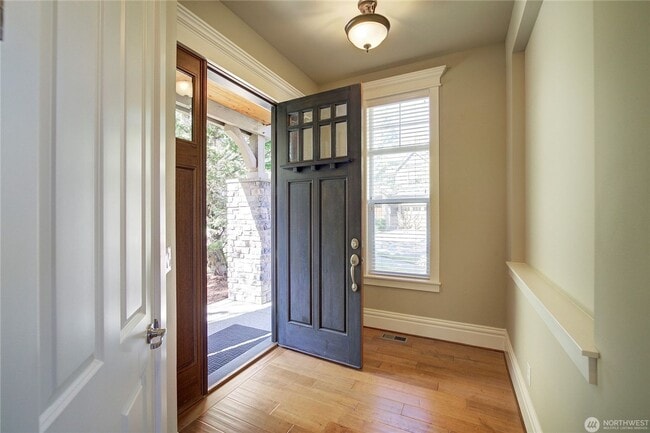 Building Photo - 3Bd/2.75Ba Issaquah Home