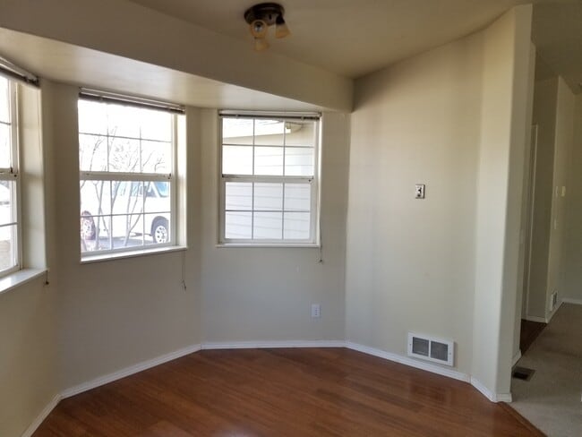 Building Photo - Single level home close to Old Mill & Blakely Park