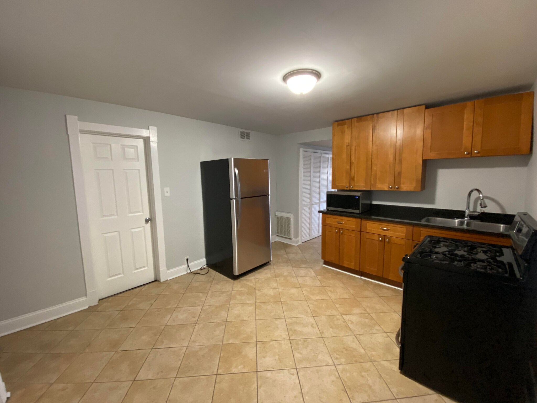 Building Photo - 4224 N Kimball Ave