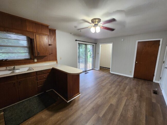 Building Photo - 7 Cliffwood Cir