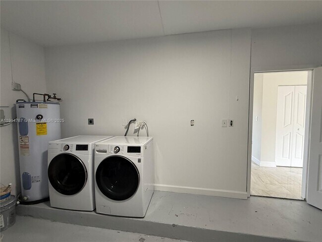 Building Photo - 4157 NE 14th St