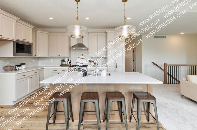 Building Photo - 440 NW Ashley Cir