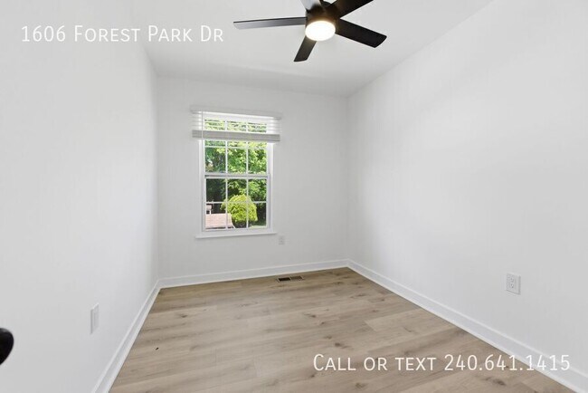 Building Photo - 1606 Forest Park Dr