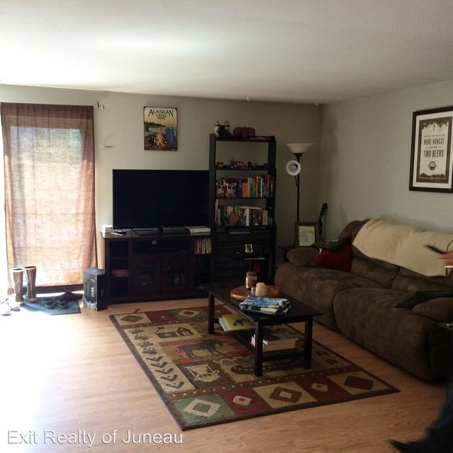 Primary Photo - 3360 Nowell Ave