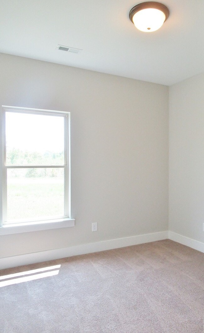 Building Photo - Home in Pleasant Grove... Available to View Now!!!