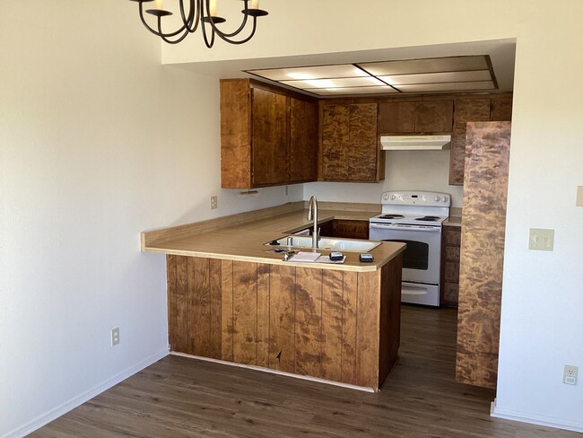 Building Photo - Upgraded Vandenberg Village Townhome