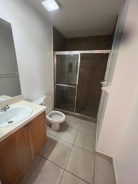 Building Photo - 2212 White Pine Cir