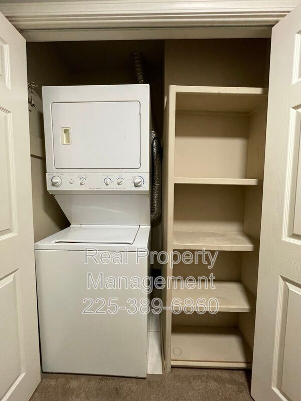 Building Photo - 914 W Tony St