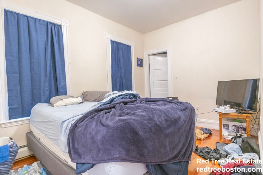 Building Photo - 2 Elton St