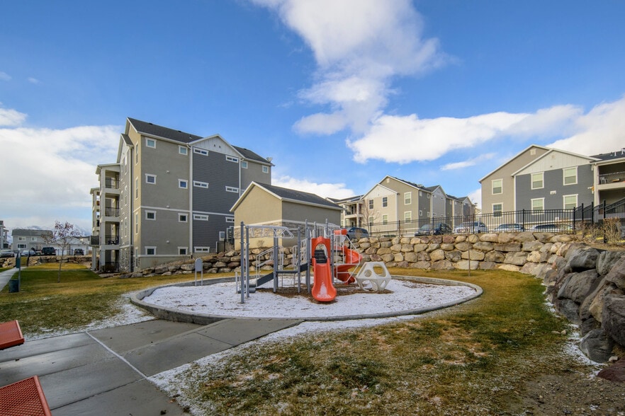 Building Photo - 1838 W Eaglewood Dr