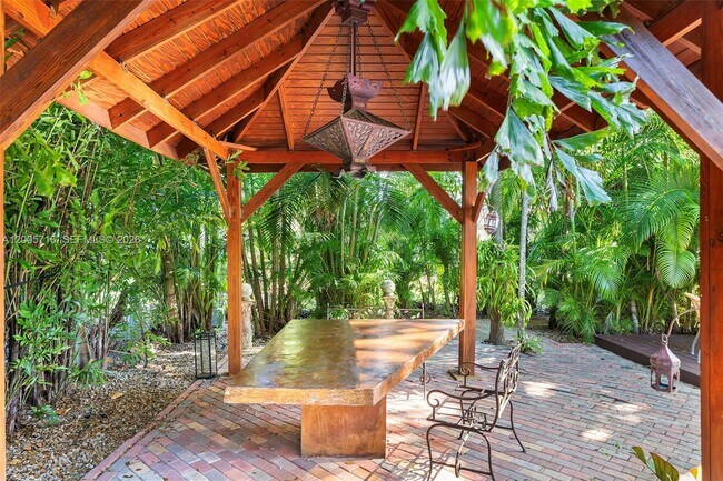 Building Photo - 5627 Granada Blvd