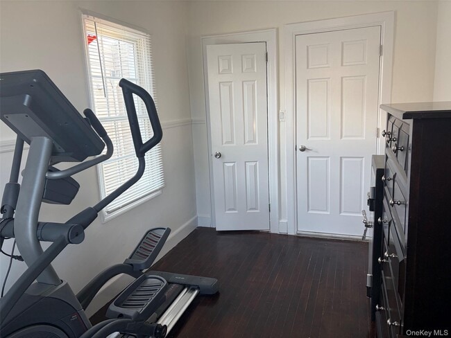 Building Photo - 326 E Walnut St