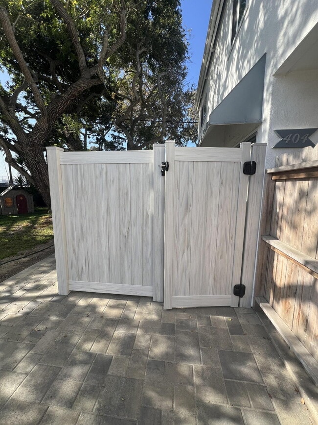 Building Photo - Charming 1-Bedroom Oasis on Highland Drive, Oxnard - Silver Stand