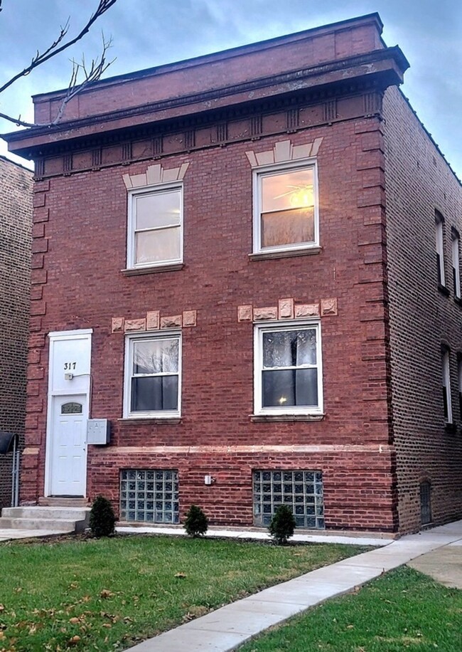 Primary Photo - 317 N Mason Ave