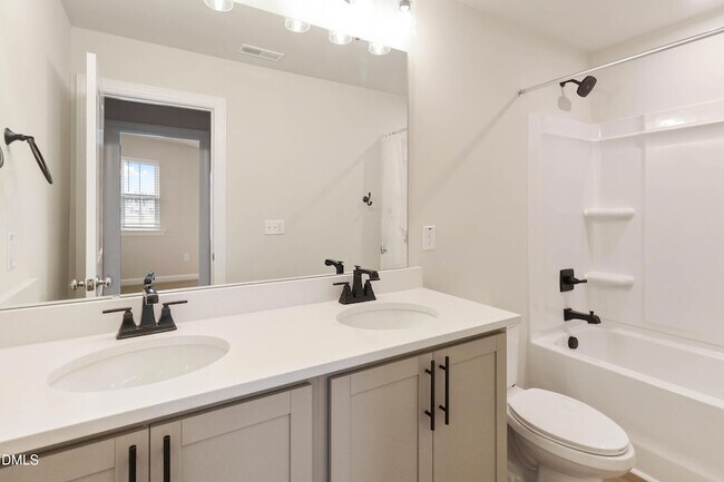 Building Photo - 521 Brittany Ct