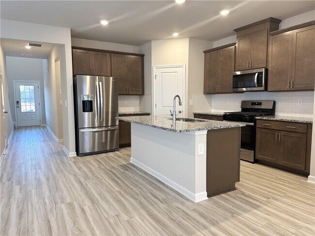 Building Photo - 823 Misty Holw Trl