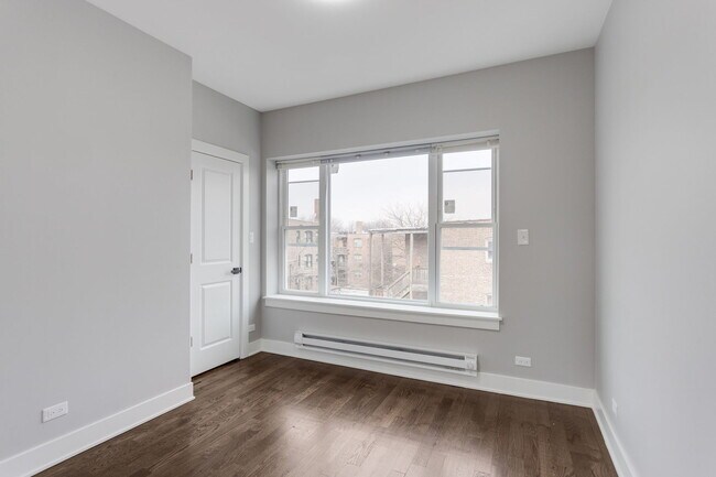 Building Photo - 8024 S Ellis Ave