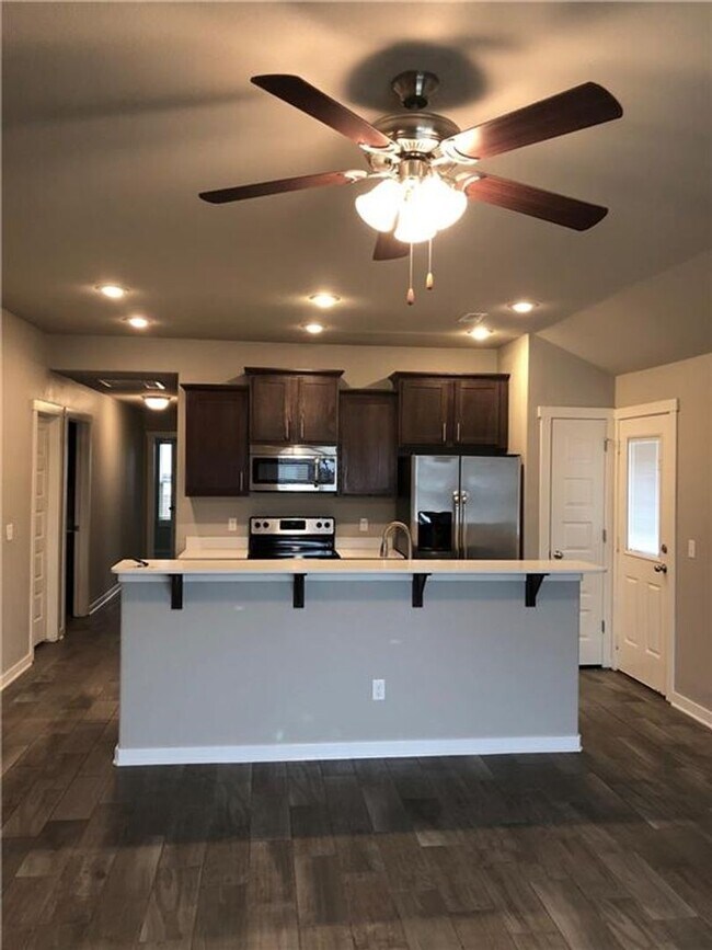 Building Photo - 504 W Weymouth