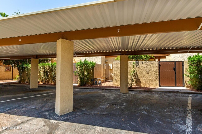Building Photo - 6533 N 7th Ave