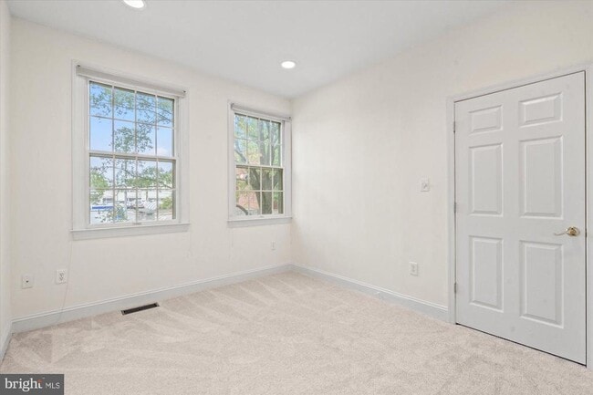 Building Photo - 2622 Clarendon Blvd