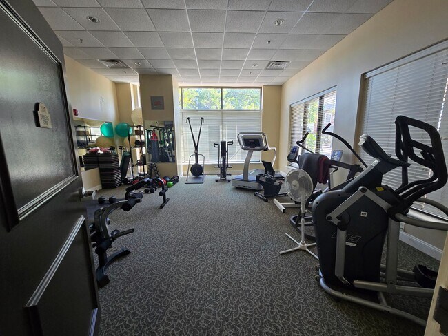 Building Photo - NEW LISTING!!!!!