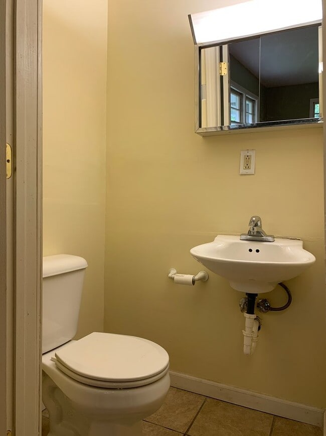 Building Photo - NOW Leasing!